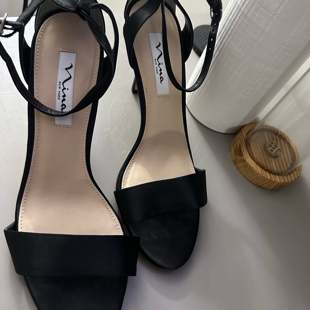 Nina Elegant Black Heeled Sandals – Size 10